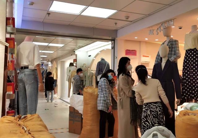 鞋服類跨境電商進貨渠道全面解析 商品批發貿易的核心路徑
